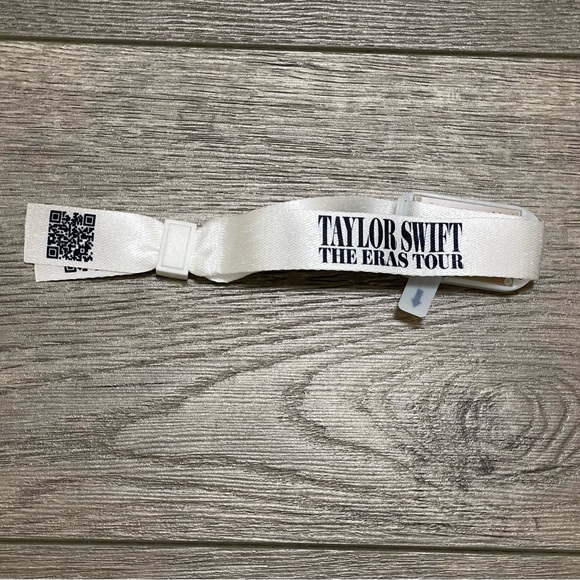 Taylor Swift Eras Tour Light Up Wristband Sofi Stadium Los Angeles 8/9/23 - Picture 1 of 5